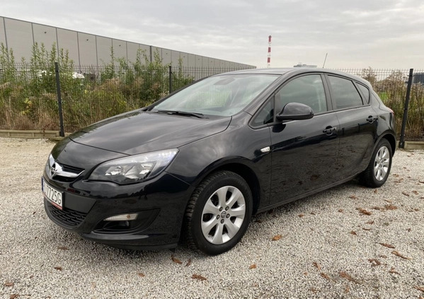 Opel Astra cena 37999 przebieg: 173000, rok produkcji 2015 z Rumia małe 667